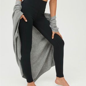 Aerie Chill Play Move High Wasted Black Leggings with Pockets